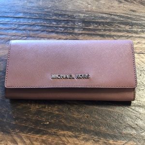 Michael Kors Wallet NWT • Mauve
